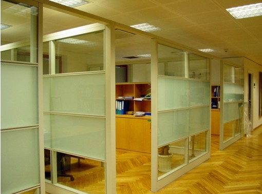 [新聞] 辦公室裝修為什麼流行玻璃隔斷